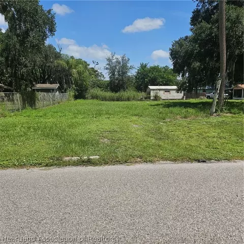 327 E Seventh St, Zolfo Springs, FL 33890