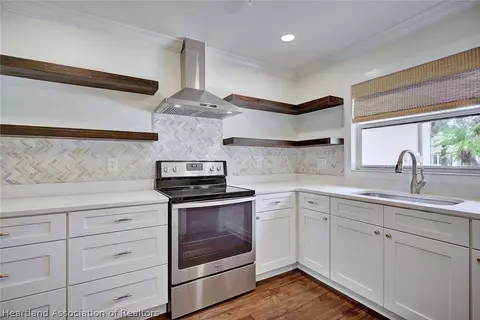 Kitchen - 3855 Rodeo Dr, Sebring, FL 33875 photo 4 of 7