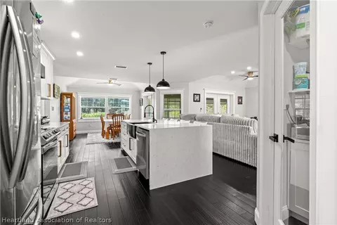 Kitchen - 298 River Dr, Sebring, FL 33875 photo 4 of 4