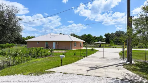 Exterior - 298 River Dr, Sebring, FL 33875 photo 2 of 5