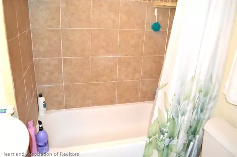 Bath - 2110 Eagle Dr, Wauchula, FL 33873 photo 2 of 2