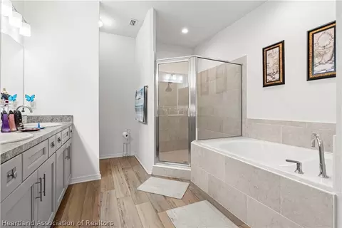 Bath - 5124 Moss Hammock Trl, Sebring, FL 33872 photo 2 of 6