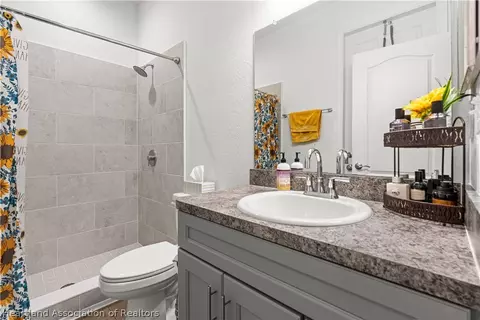 Bath - 5124 Moss Hammock Trl, Sebring, FL 33872 photo 5 of 6