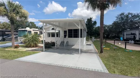 218 Shoreline Dr, Lake Placid, FL 33852