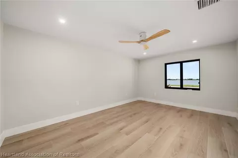 Bedroom - 905 E Dinner Lake Dr, Sebring, FL 33870 photo 7 of 9