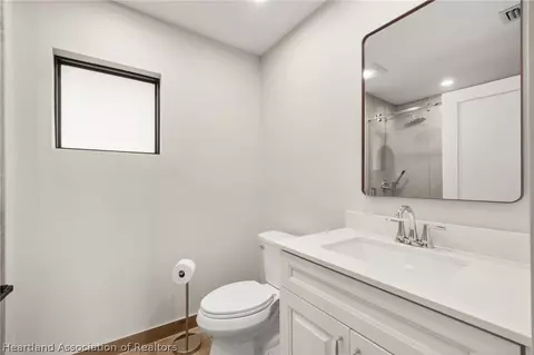 Bath - 905 E Dinner Lake Dr, Sebring, FL 33870 photo 3 of 5