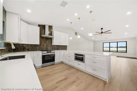 Kitchen - 905 E Dinner Lake Dr, Sebring, FL 33870 photo 6 of 6