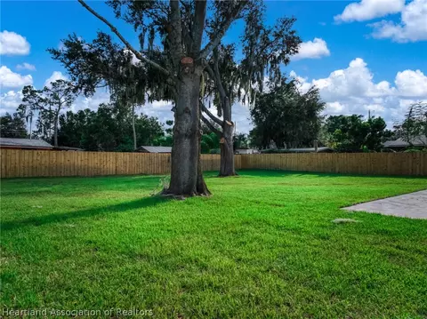 Exterior - 905 E Dinner Lake Dr, Sebring, FL 33870 photo 6 of 8
