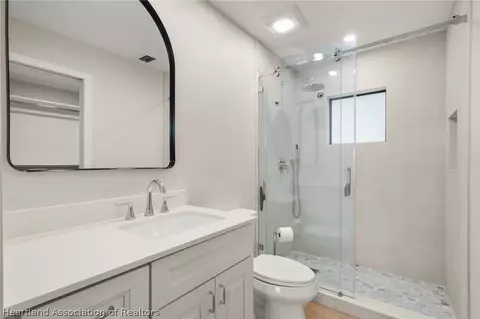 Bath - 905 E Dinner Lake Dr, Sebring, FL 33870 photo 1 of 5