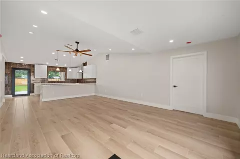 Living - 905 E Dinner Lake Dr, Sebring, FL 33870 photo 4 of 4