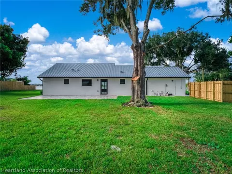 Exterior - 905 E Dinner Lake Dr, Sebring, FL 33870 photo 7 of 8