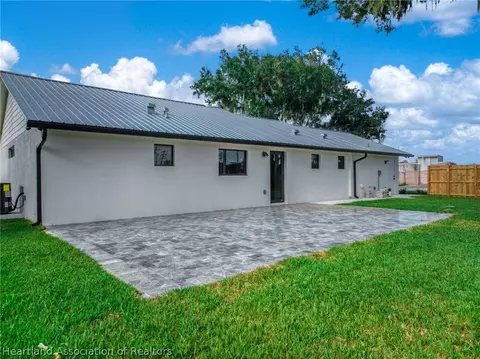 Exterior - 905 E Dinner Lake Dr, Sebring, FL 33870 photo 8 of 8