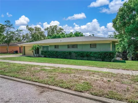 914 Santa Maria Rd, Lake Wales, FL 33853