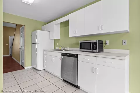 Kitchen - 1908 Villaway Rd E, Sebring, FL 33876 photo 3 of 3