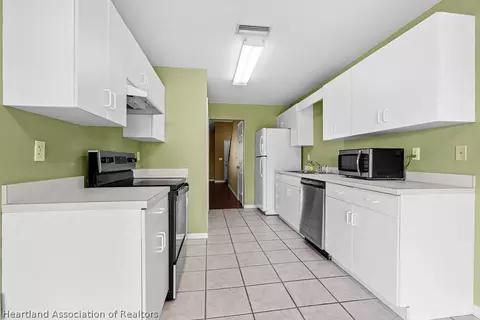 Kitchen - 1908 Villaway Rd E, Sebring, FL 33876 photo 1 of 3