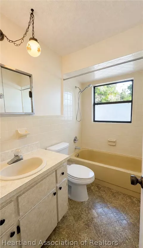 Bath - 4120 Bianca St, Sebring, FL 33872 photo 1 of 2