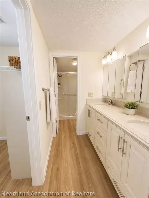 Bath - 4941 Casablanca Circle I6, Sebring, FL 33870 photo 2 of 3