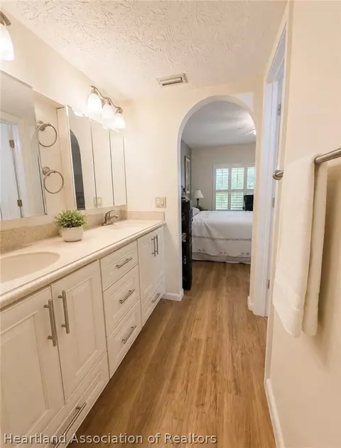 Bath - 4941 Casablanca Circle I6, Sebring, FL 33870 photo 1 of 3