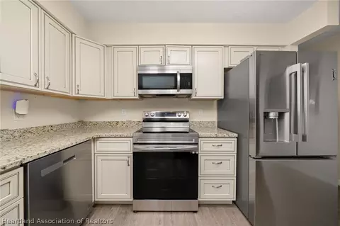 Kitchen - 3513 Austin St, Sebring, FL 33872 photo 4 of 6