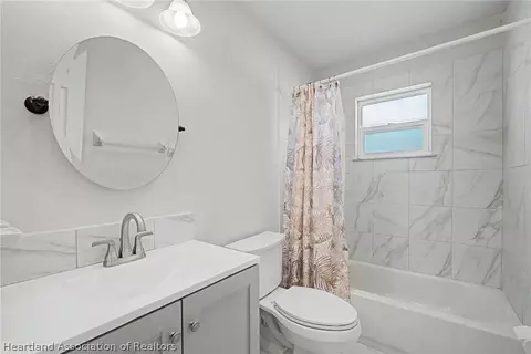 Bath - 3513 Austin St, Sebring, FL 33872 photo 4 of 4