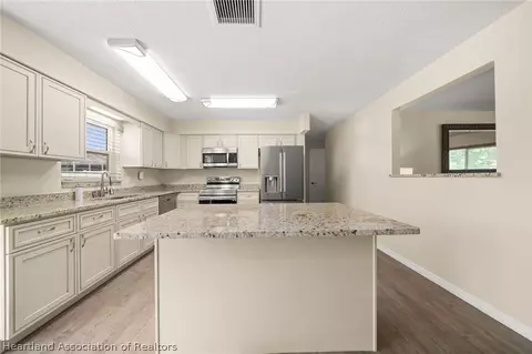 Kitchen - 3513 Austin St, Sebring, FL 33872 photo 5 of 6