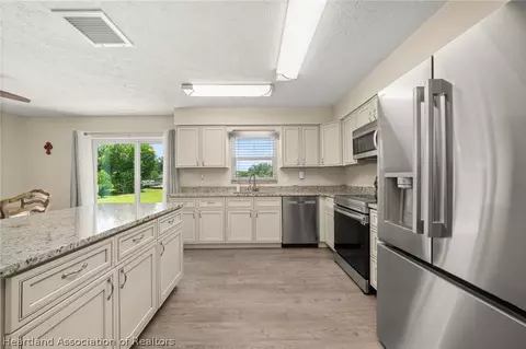 Kitchen - 3513 Austin St, Sebring, FL 33872 photo 6 of 6