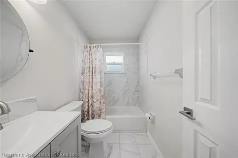 Bath - 3513 Austin St, Sebring, FL 33872 photo 3 of 4