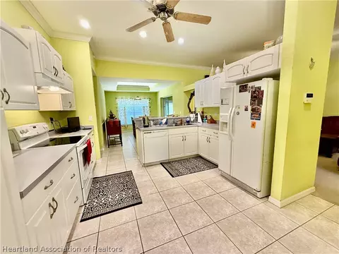 Kitchen - 4428 Mendavia Dr, Sebring, FL 33872 photo 4 of 4