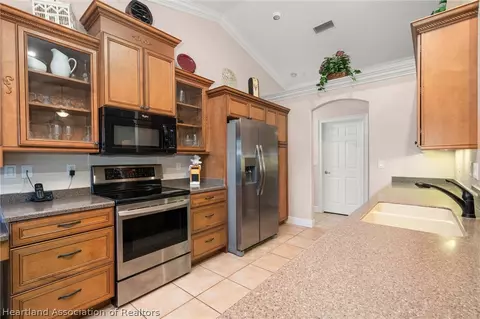 Kitchen - 3904 Golfview Rd, Sebring, FL 33875 photo 6 of 6