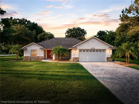 Exterior - 3904 Golfview Rd, Sebring, FL 33875 photo 4 of 5