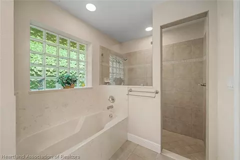 Bath - 3904 Golfview Rd, Sebring, FL 33875 photo 2 of 7