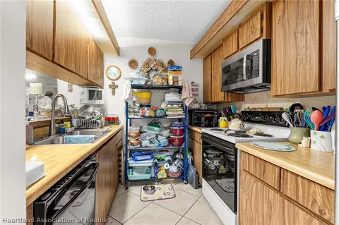 Kitchen - 2021 20th Ln, Greenacres, FL 33463 photo 1 of 2