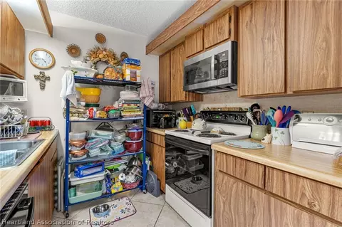 Kitchen - 2021 20th Ln, Greenacres, FL 33463 photo 2 of 2