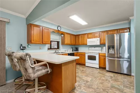 Kitchen - 5325 Lime Rd, Sebring, FL 33875 photo 4 of 4