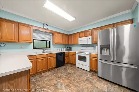 Kitchen - 5325 Lime Rd, Sebring, FL 33875 photo 2 of 4