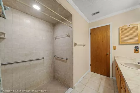 Bath - 5325 Lime Rd, Sebring, FL 33875 photo 3 of 6