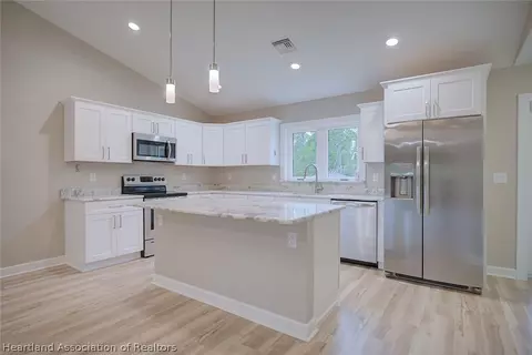 Kitchen - 6607 Burkett Ave, Sebring, FL 33875 photo 2 of 2