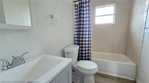 Bath - 4331 Hudson Blvd, Sebring, FL 33870 photo 1 of 1