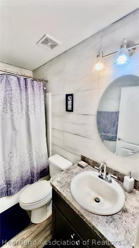 Bath - 4879 San Ignacio Dr, Sebring, FL 33872 photo 1 of 3