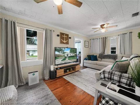 Living - 406 E Main St, Wauchula, FL 33873 photo 2 of 2