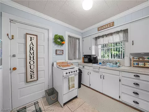 Kitchen - 406 E Main St, Wauchula, FL 33873 photo 1 of 1