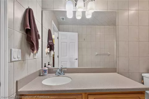 Bath - 765 Golfside Ln, Sebring, FL 33870 photo 3 of 3