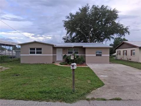 1415 Killarney Dr, Sebring, FL 33870