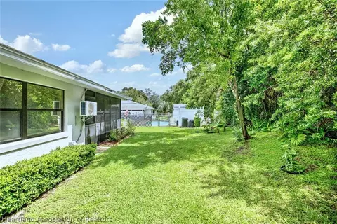 Exterior - 4007 Golfview Rd, Sebring, FL 33875 photo 9 of 12