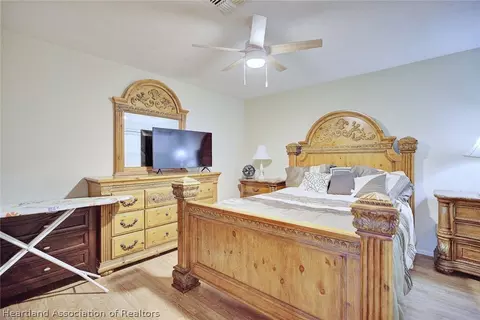 Bedroom - 4007 Golfview Rd, Sebring, FL 33875 photo 5 of 7