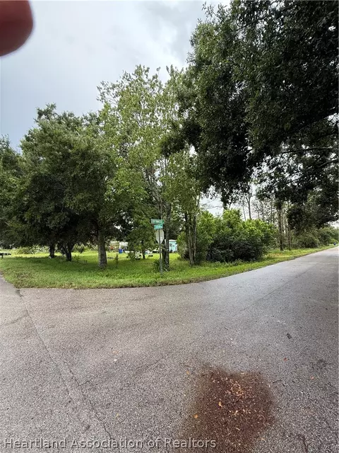 323 Jordan Ter, Okeechobee, FL 34974 photo 9