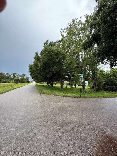 323 Jordan Ter, Okeechobee, FL 34974 photo 12