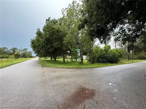 323 Jordan Ter, Okeechobee, FL 34974 photo 14