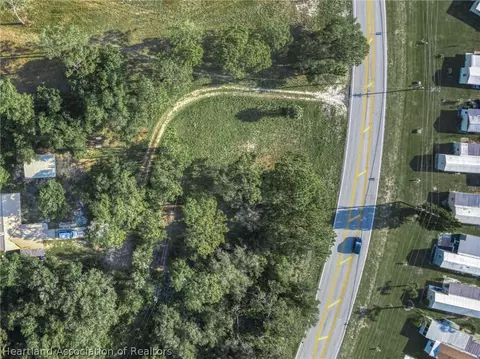 646 Memorial Dr, Sebring, FL 33870 photo 2