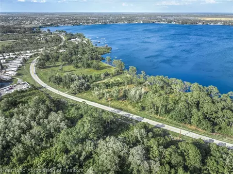 646 Memorial Dr, Sebring, FL 33870 photo 11